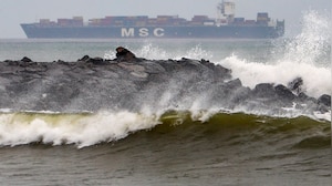 Cyclone Montha's Landfall Begins In Andhra With Wind Speed Of 100 kmph Cyclone Montha's Landfall Begins In Andhra With Wind Speed Of 100 kmph