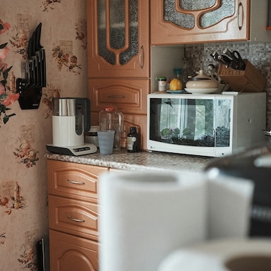 Should We Cook With The Lid On Or Off In A Microwave?