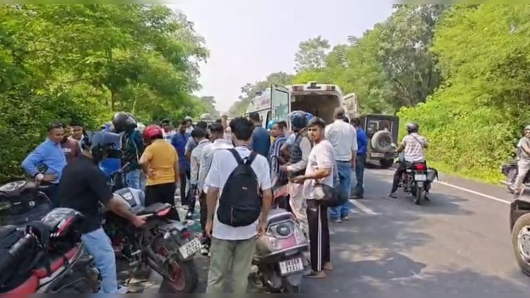 उत्तराखंड में सड़क हादसे में UP के 4 मजदूरों की मौत, दिवाली मनाने जा रहे थे घर उत्तराखंड में सड़क हादसे में UP के 4 मजदूरों की मौत, दिवाली मनाने जा रहे थे घर
