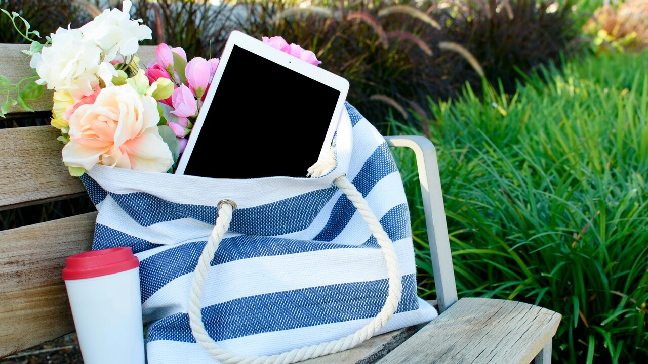 Top Hacks On How to Organise A Tote Bag for Stress-Free Travel