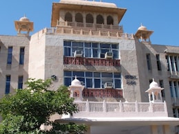 Rajasthan: जयपुर की 87 अवैध कॉलोनियों पर बुलडोजर चलना तय; सुप्रीम कोर्ट ने नहीं दी राहत, 10 हजार परिवारों पर छाया संकट Rajasthan: जयपुर की 87 अवैध कॉलोनियों पर बुलडोजर चलना तय; सुप्रीम कोर्ट ने नहीं दी राहत, 10 हजार परिवारों पर छाया संकट