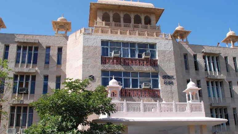 Rajasthan: जयपुर की 87 अवैध कॉलोनियों पर बुलडोजर चलना तय; सुप्रीम कोर्ट ने नहीं दी राहत, 10 हजार परिवारों पर छाया संकट Rajasthan: जयपुर की 87 अवैध कॉलोनियों पर बुलडोजर चलना तय; सुप्रीम कोर्ट ने नहीं दी राहत, 10 हजार परिवारों पर छाया संकट