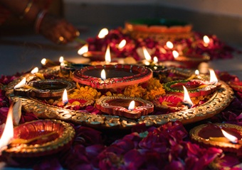 Diwali 2025: दिवाली पर ऑनलाइन भेजें शुभकामनाएं, ये है तरीका