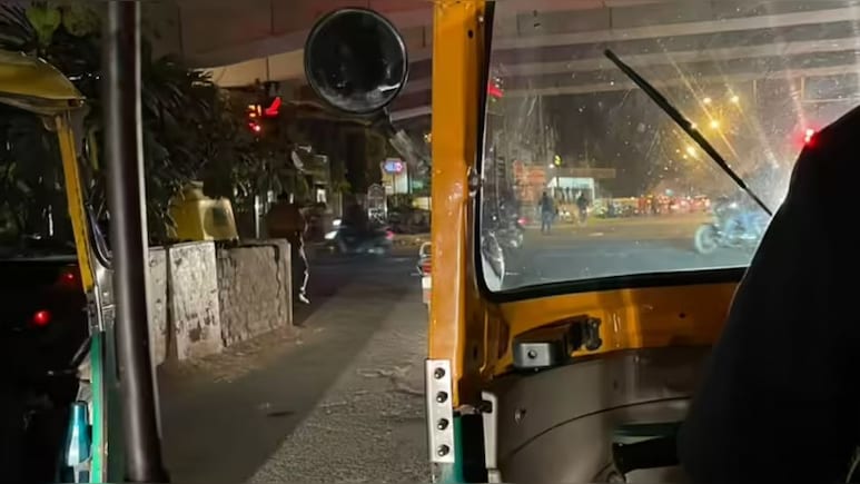 आधी रात मदद के लिए भटक रहे शख्स की महिला ऑटो ड्राइवर ने की मदद, देख लोग बोले- एक मां ही ऐसा सकती हैं आधी रात मदद के लिए भटक रहे शख्स की महिला ऑटो ड्राइवर ने की मदद, देख लोग बोले- एक मां ही ऐसा सकती हैं