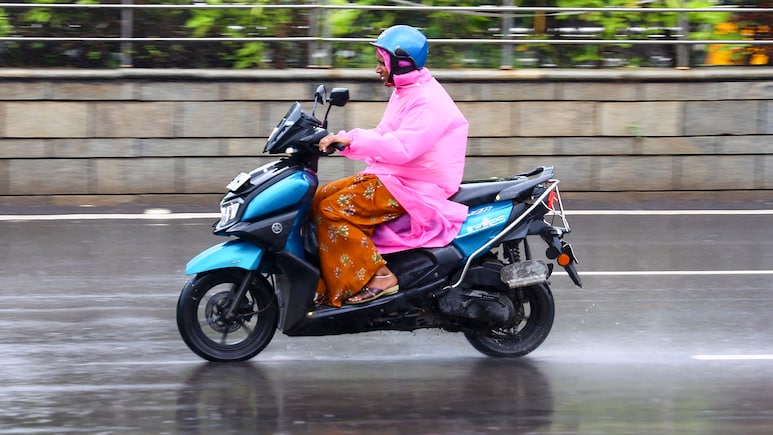 'मोंथा' चक्रवात से UP में हो सकती है भारी बारिश, जानें दिल्ली और बिहार पर होगा क्या असर? 'मोंथा' चक्रवात से UP में हो सकती है भारी बारिश, जानें दिल्ली और बिहार पर होगा क्या असर?