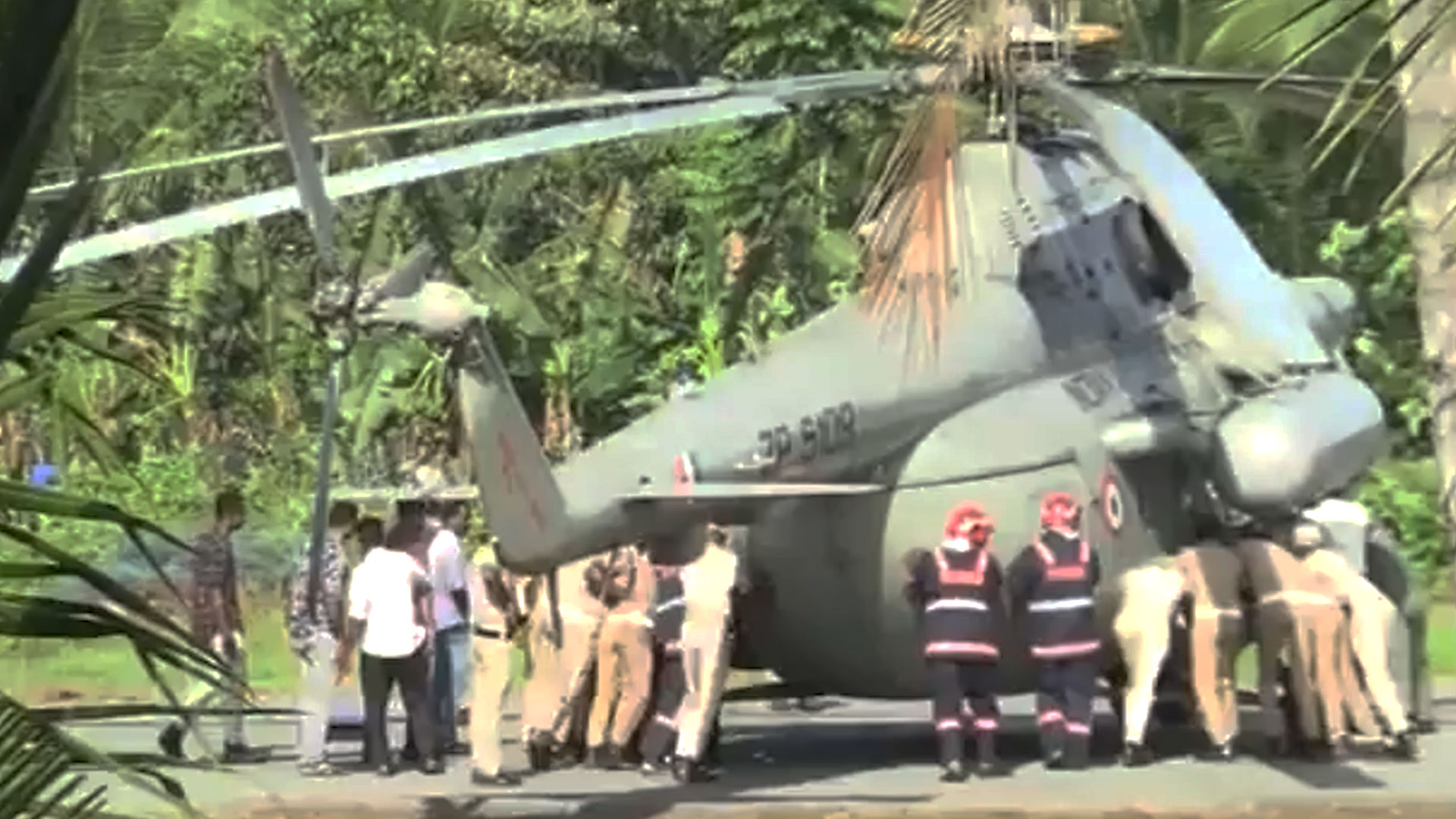 President Murmu's Chopper Gets Stuck On Kerala Landing Pad, Cops Pull It Out