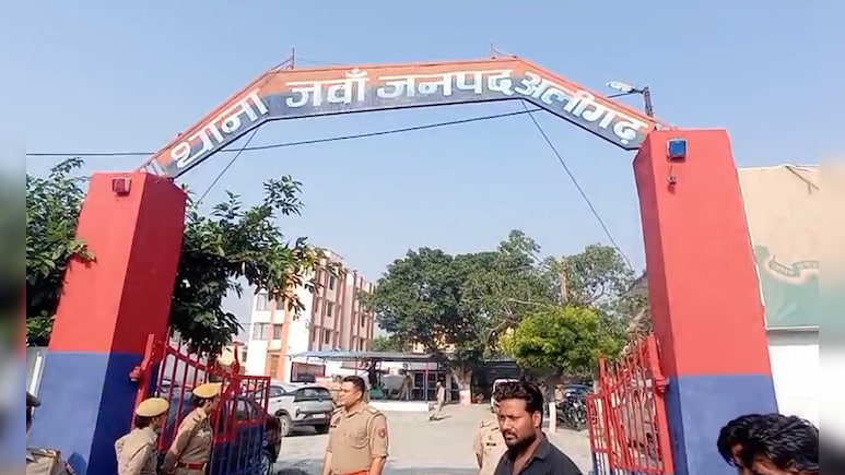 अलीगढ़ में युवक की चाकुओं से गोदकर हत्या, पुलिस की गिरफ्त में 8 आरोपी