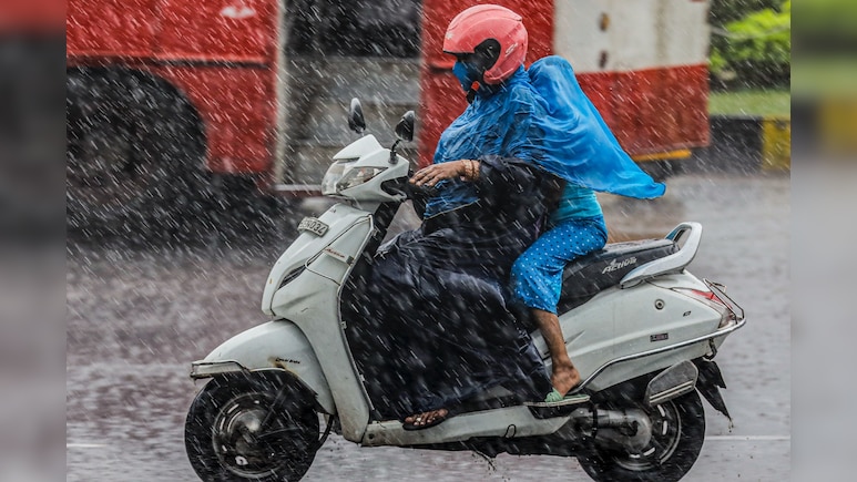 तेलंगाना में मोंथा तूफान का प्रकोप, कुरनूल में राजमार्ग बहा, हनुमाकोंडा में जलभराव तेलंगाना में मोंथा तूफान का प्रकोप, कुरनूल में राजमार्ग बहा, हनुमाकोंडा में जलभराव