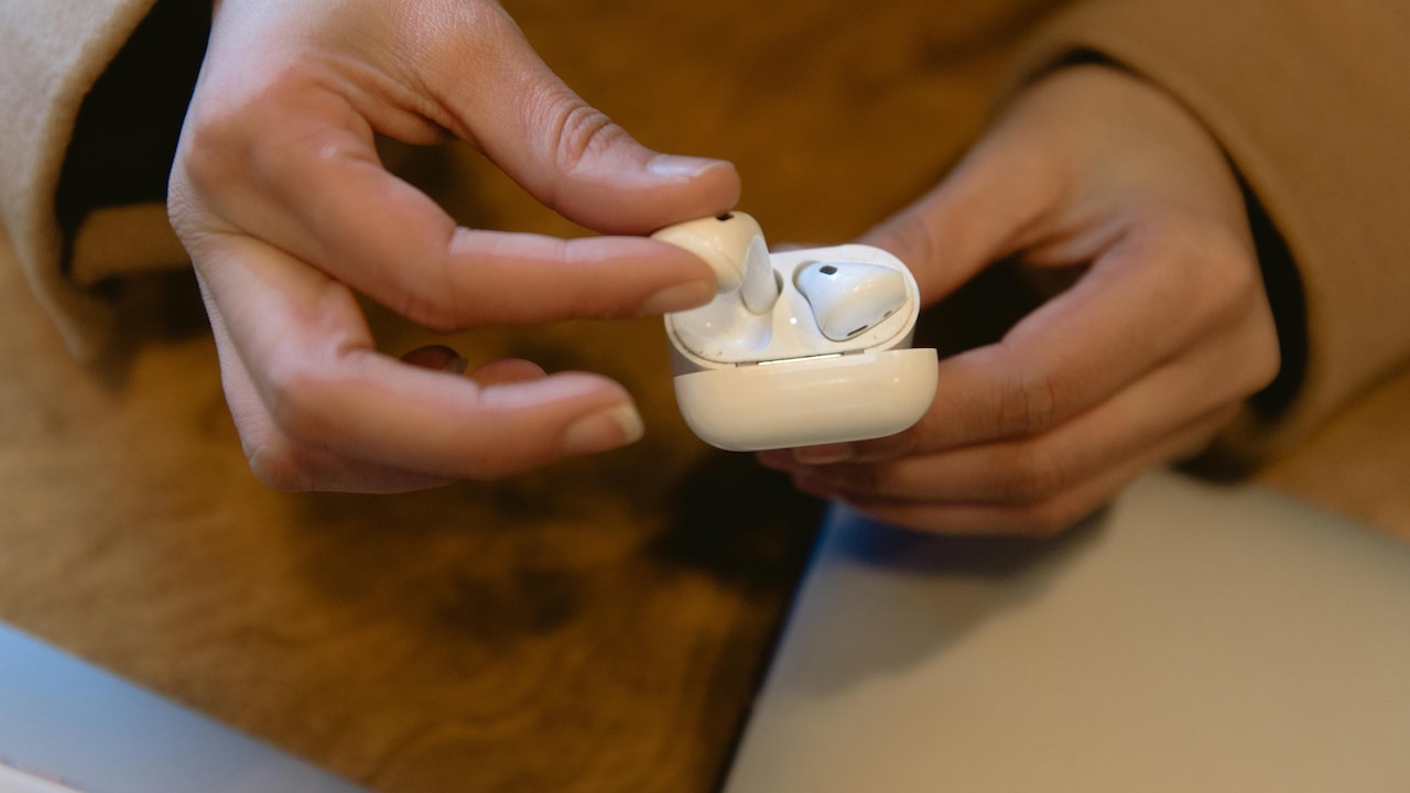 Top Earbuds For People With Small Ears That Keep Falling Out