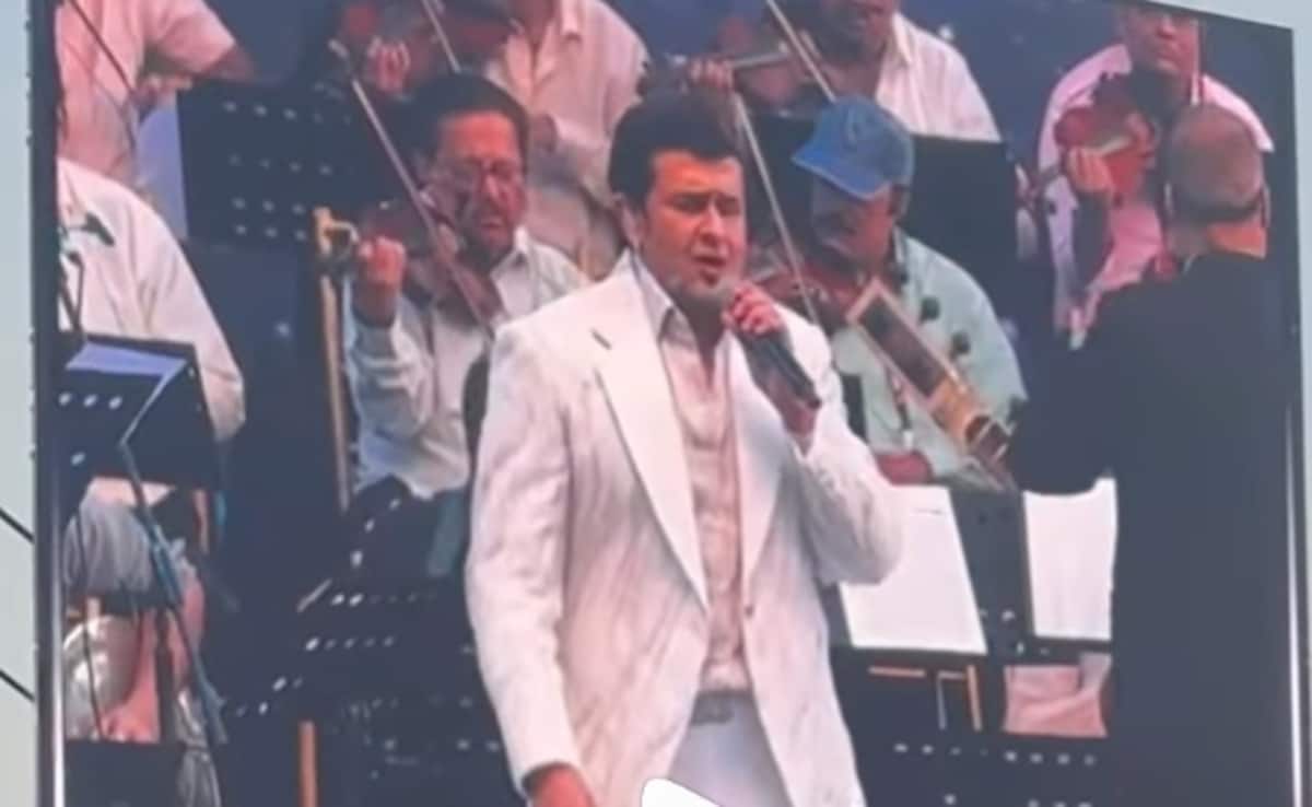 डल झील के किनारे सजी सुरों की महफिल, सोनू निगम की आवाज पर झूमा कश्मीर, गुरु मोहम्मद रफी को किया याद