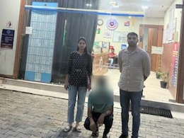 दिल्ली पुलिस ने नौकरी का झांसा देकर ठगने वाले 8वीं पास को किया गिरफ्तार दिल्ली पुलिस ने नौकरी का झांसा देकर ठगने वाले 8वीं पास को किया गिरफ्तार