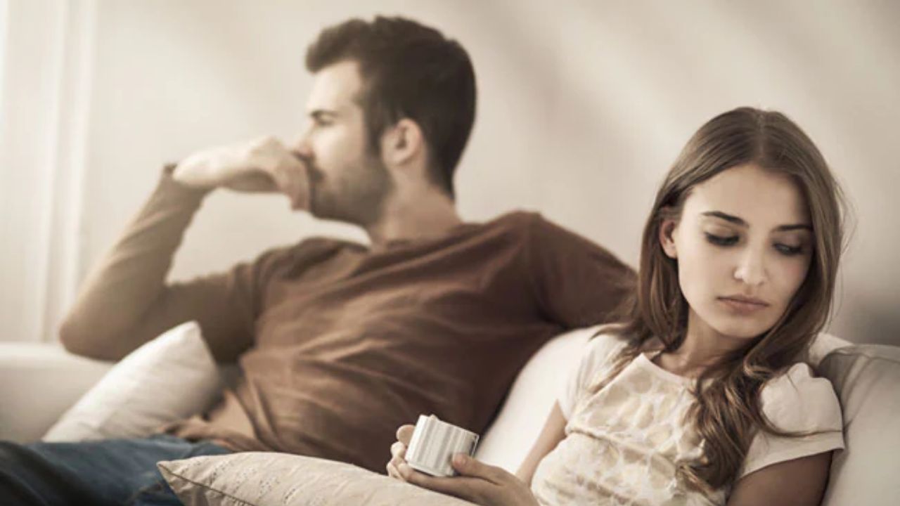पति-पत्नी को तीसरे इंसान से कभी नहीं शेयर करनी चाहिए ये 5 बातें, Relationship Expert ने कहा बर्बाद हो सकता है आपका रिश्ता