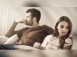पति-पत्नी को तीसरे इंसान से कभी नहीं शेयर करनी चाहिए ये 5 बातें, Relationship Expert ने कहा बर्बाद हो सकता है आपका रिश्ता पति-पत्नी को तीसरे इंसान से कभी नहीं शेयर करनी चाहिए ये 5 बातें, Relationship Expert ने कहा बर्बाद हो सकता है आपका रिश्ता