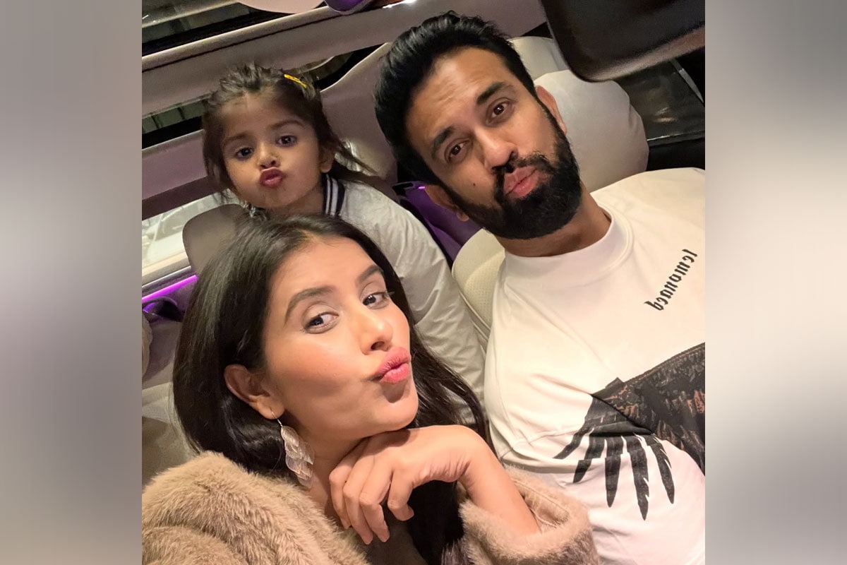 Charu Asopa Get Teary Eyed as She Returns To Ex-Husband Rajeev Sen's House In Mumbai: "I Really Missed It..."