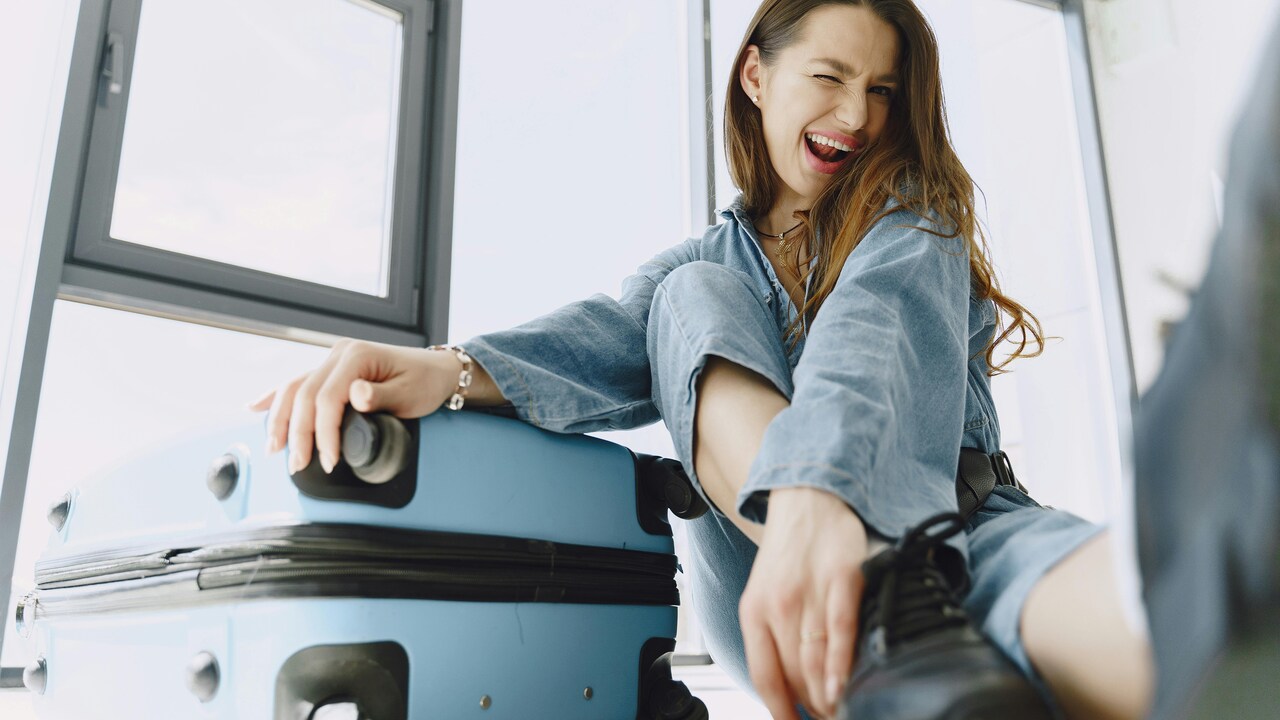 Airport Look Outfit Ideas That Are Actually Comfortable Airport Look Outfit Ideas That Are Actually Comfortable