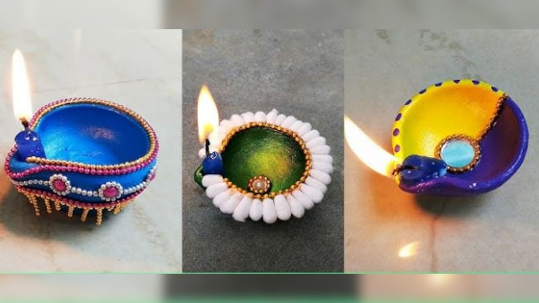 इस दिवाली अपने पुराने मिट्टी के दीयों को दें नया लुक, देख लोग कहेंगे- वाह ये तो बाजार वाले से भी खूबसूरत हैं इस दिवाली अपने पुराने मिट्टी के दीयों को दें नया लुक, देख लोग कहेंगे- वाह ये तो बाजार वाले से भी खूबसूरत हैं