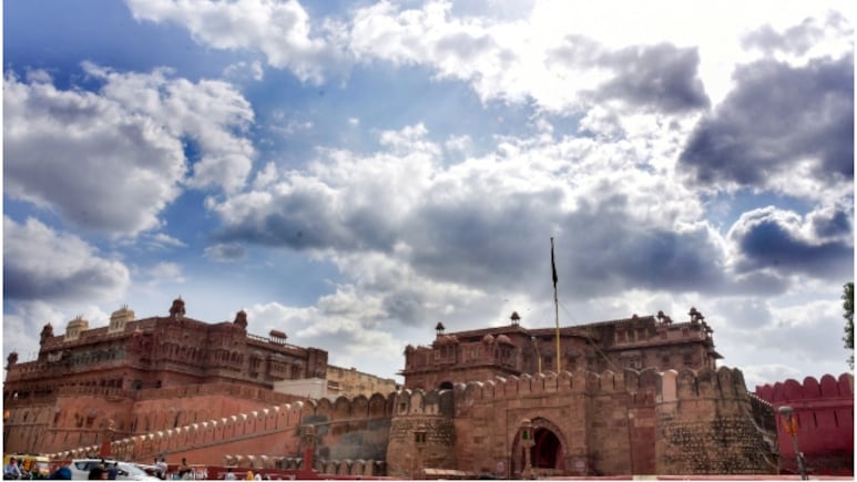 Rajasthan Weather Today: राजस्थान में अगले दो हफ्ते तक 'ड्राई स्पेल', पर तापमान में बड़ा ट्विस्ट! पढ़ें IMD का नया अलर्ट Rajasthan Weather Today: राजस्थान में अगले दो हफ्ते तक 'ड्राई स्पेल', पर तापमान में बड़ा ट्विस्ट! पढ़ें IMD का नया अलर्ट