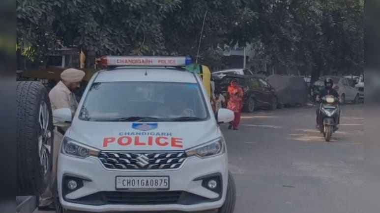 Speeding Thar Hits 2 Sisters Returning From College In Chandigarh, 1 Dead Speeding Thar Hits 2 Sisters Returning From College In Chandigarh, 1 Dead