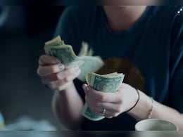 From Splurge To Save: Why No-Spend November Is The Post-Festive Detox You Need From Splurge To Save: Why No-Spend November Is The Post-Festive Detox You Need