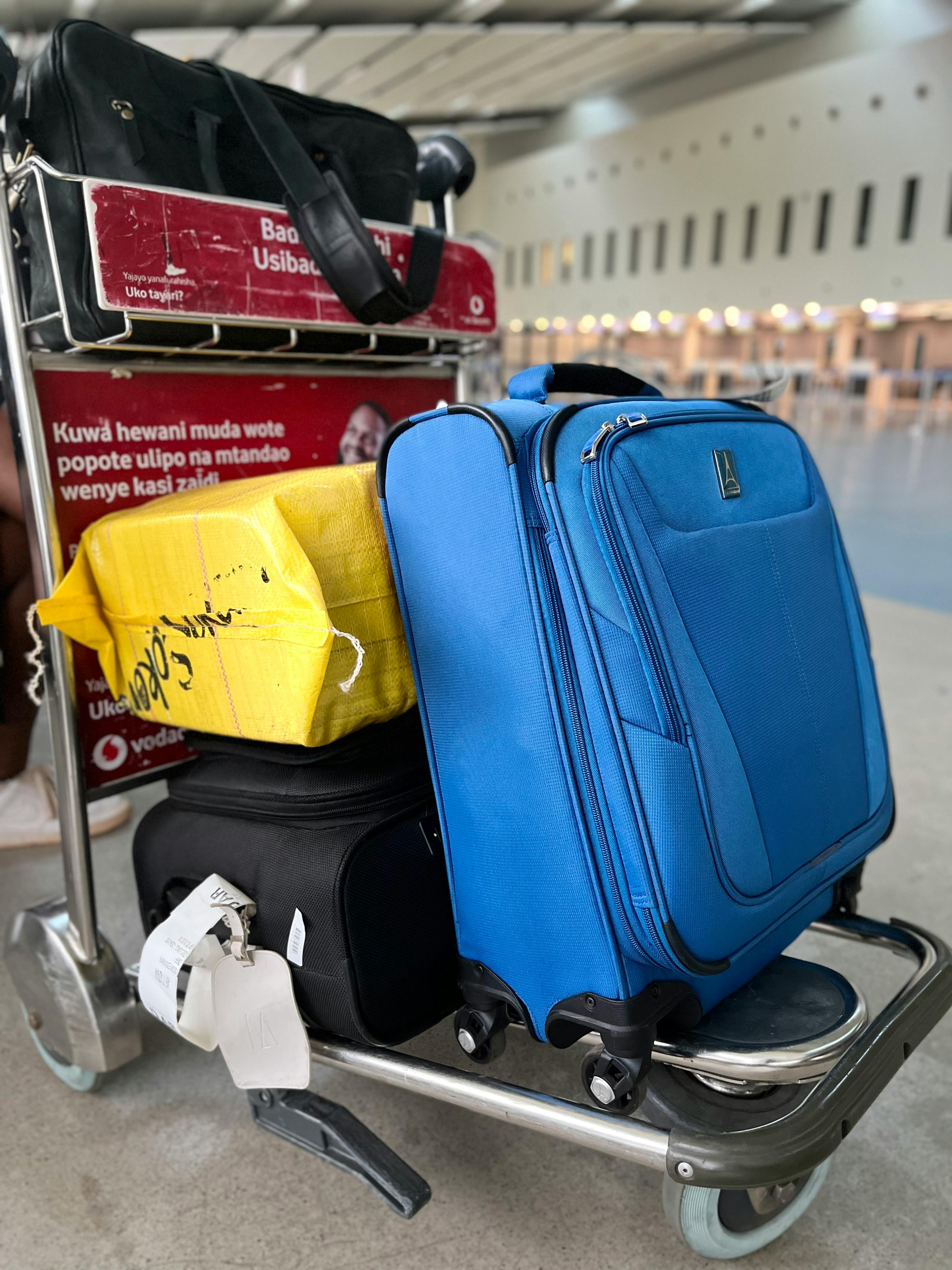 Items You Should Never Carry In Your Handbag On A Flight