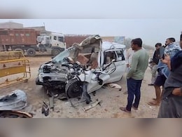 ट्रक में पीछे से टकराई अर्टिगा, कार के उड़े परखच्चे; 3 युवकों की मौत और 2 घायल ट्रक में पीछे से टकराई अर्टिगा, कार के उड़े परखच्चे; 3 युवकों की मौत और 2 घायल
