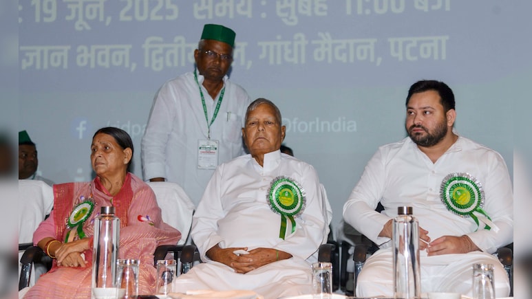 बिहार चुनाव.. RJD ने चला 'MY' + 'K' कार्ड, अब 143 उम्मीदवारों की सूची में दिखी नई सोशल इंजीनियरिंग बिहार चुनाव.. RJD ने चला 'MY' + 'K' कार्ड, अब 143 उम्मीदवारों की सूची में दिखी नई सोशल इंजीनियरिंग