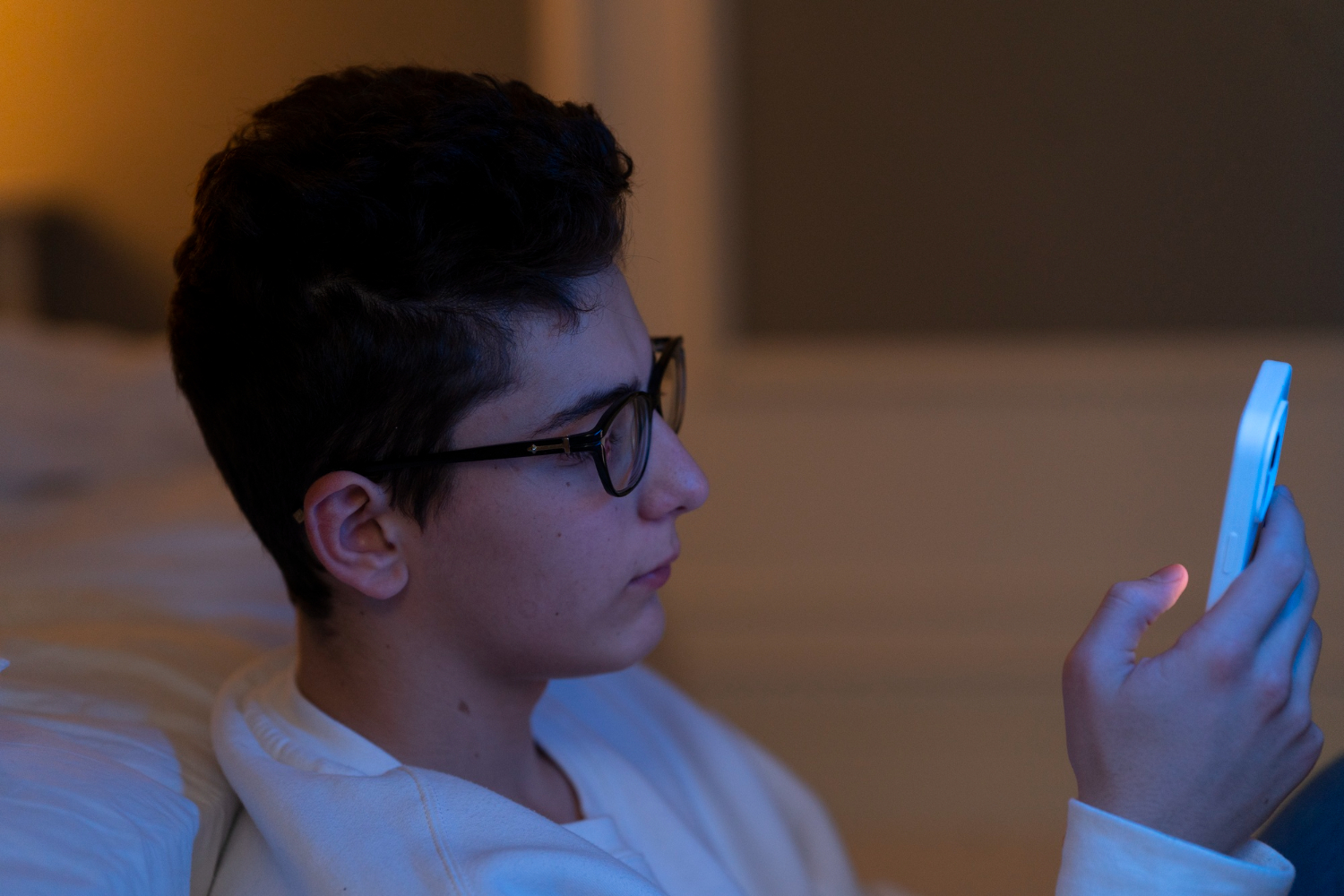 Digital Detox: The AI-Powered Stress Epidemic And How To Set A 'Screen Time Budget' That Works