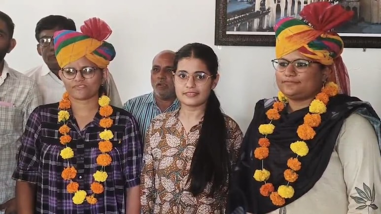 Rajasthan News: किसान की दो बेटियां बनीं RAS अधिकारी, पूजा को 477वीं और कविता को मिली 350वीं रैंक Rajasthan News: किसान की दो बेटियां बनीं RAS अधिकारी, पूजा को 477वीं और कविता को मिली 350वीं रैंक