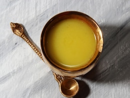 Ghee Health Benefits: पोळीवर तूप लावून खाल्ल्यास शुगर लेव्हल वाढते का? डाएटिशनिस्टने सांगितली मोठी माहिती Ghee Health Benefits: पोळीवर तूप लावून खाल्ल्यास शुगर लेव्हल वाढते का? डाएटिशनिस्टने सांगितली मोठी माहिती