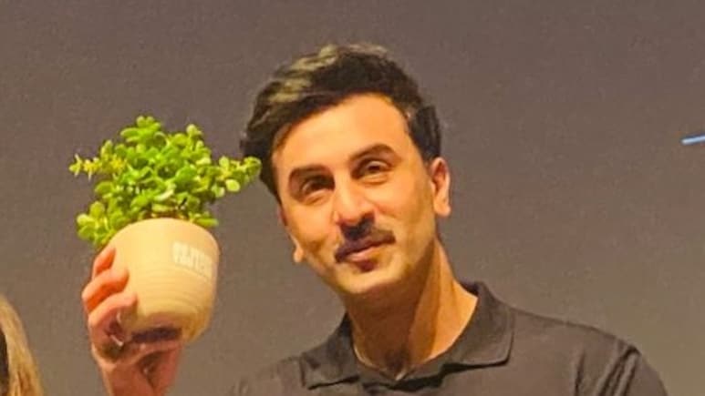 रणबीर कपूर ने सुनाई दादा राज कपूर की फिल्म ‘संगम’ के गाने की कहानी रणबीर कपूर ने सुनाई दादा राज कपूर की फिल्म ‘संगम’ के गाने की कहानी