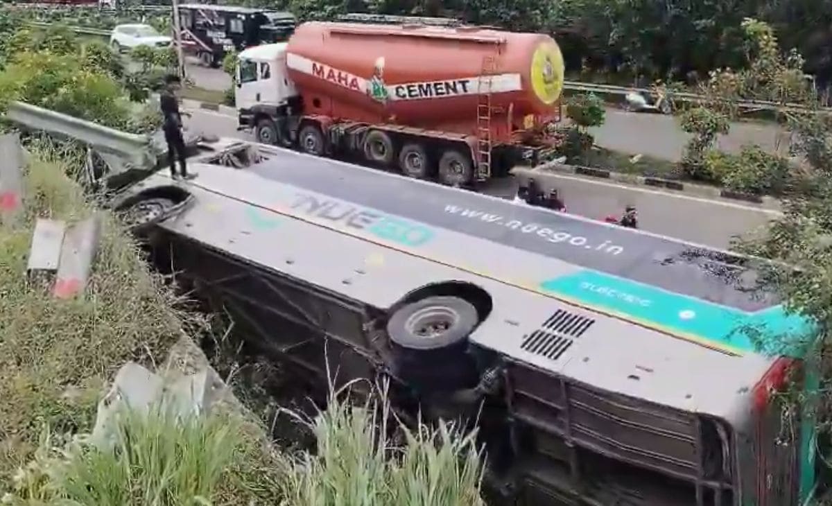 20 Injured in Telangana Bus Accident: Second Major Transport Incident in Two Days After Fatal Kurnool Fire