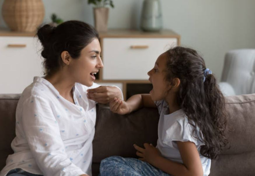 बेटी ने मजे-मजे में मां को बोला ऐसा Gen Z स्लैंग वर्ड, सुनकर चौंक गई मम्मी, फिर मिला ऐसा जवाब..जो हो गया वायरल