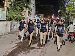 भड़काऊ पोस्ट करने वालों पर ग्वालियर पुलिस की सख्त कार्रवाई, 55 यूजर्स को नोटिस; कई अकाउंट होंगे डीएक्टिवेट भड़काऊ पोस्ट करने वालों पर ग्वालियर पुलिस की सख्त कार्रवाई, 55 यूजर्स को नोटिस; कई अकाउंट होंगे डीएक्टिवेट