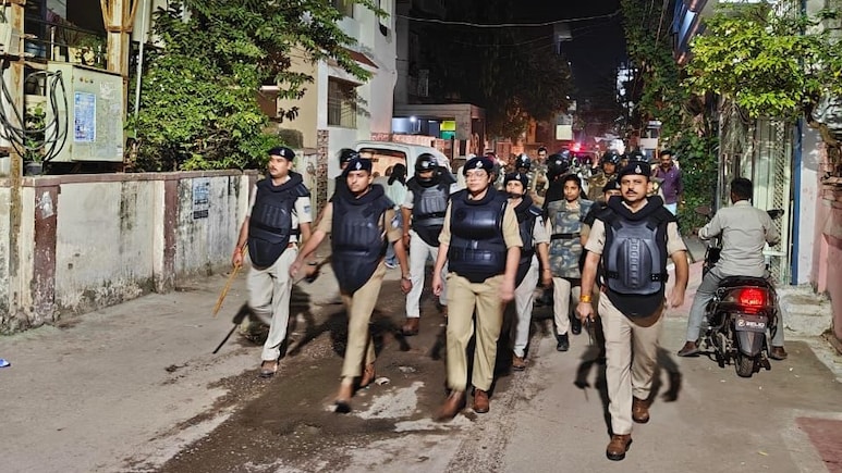 भड़काऊ पोस्ट करने वालों पर ग्वालियर पुलिस की सख्त कार्रवाई, 55 यूजर्स को नोटिस; कई अकाउंट होंगे डीएक्टिवेट भड़काऊ पोस्ट करने वालों पर ग्वालियर पुलिस की सख्त कार्रवाई, 55 यूजर्स को नोटिस; कई अकाउंट होंगे डीएक्टिवेट