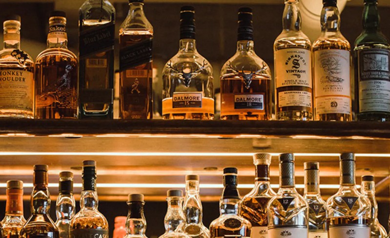 बिहार चुनाव को लेकर यूपी में सख्ती, देवरिया में शराब दुकानें इन दिनों बंद रहेगी दुकानें