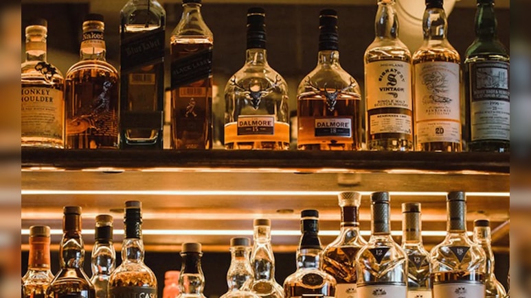 दिल्ली में अब मॉल में भी मिलेगी शराब, मॉडर्न लुक में नजर आएंगे ठेके! जानें नई आबकारी नीति में क्या खास?