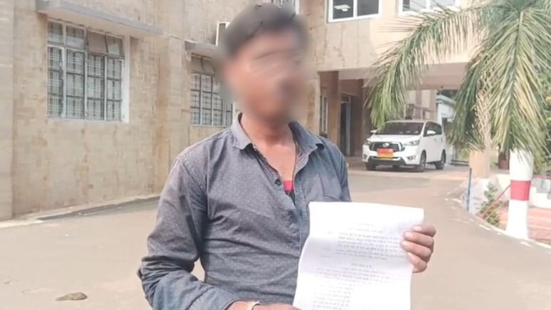 Dalit Man Urinated Upon In Madhya Pradesh For Opposing Illegal Mining Dalit Man Urinated Upon In Madhya Pradesh For Opposing Illegal Mining