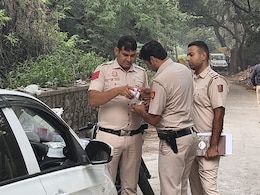 दिल्ली में इंटरनेशनल ड्रग रैकेट का भंडाफोड़, पूर्व कस्टम अफसर गिरफ्तार; ₹27 करोड़ का हाइड्रोपोनिक गांजा बरामद दिल्ली में इंटरनेशनल ड्रग रैकेट का भंडाफोड़, पूर्व कस्टम अफसर गिरफ्तार; ₹27 करोड़ का हाइड्रोपोनिक गांजा बरामद