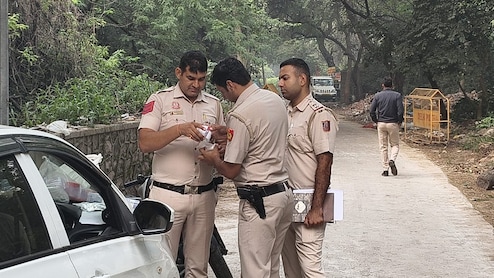 दिल्ली पुलिस की स्पेशल सेल ने तीन से ज्यादा आतंकियों को किया गिरफ्तार, ISI से जुड़े थे तार
