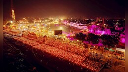 अयोध्या में दीपोत्सव पर बना विश्व रिकॉर्ड, 26 लाख दीपों से जगमग हुई रामनगरी; देखें तस्वीरें