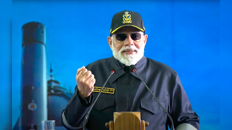 PM मोदी ने इस बार कहां मनाई दिवाली, 11 सालों में सियाचिन, कच्छ, जैसलमेर के बाद इस बार नौसैनिकों के बीच पहुंचे