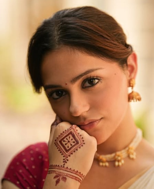 <i>Saiyaara</i> Actor Aneet Padda's Struggles With "Shady Websites" Where She Sent "Snapchat Filter Pictures" At 17