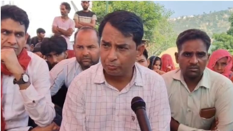 Rajasthan: विक्रम मीणा का शव लेकर विधानसभा कूच करेंगे नरेश मीणा? बोले- '3 बजे तक मांगे नहीं मानी तो...' Rajasthan: विक्रम मीणा का शव लेकर विधानसभा कूच करेंगे नरेश मीणा? बोले- '3 बजे तक मांगे नहीं मानी तो...'