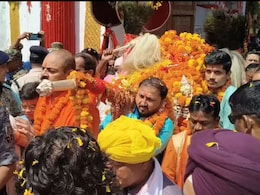 Bastar Dussehra: विश्व प्रसिद्ध बस्तर दशहरा का समापन, मावली माता की डोली विदाई में उमड़ा जनसैलाब, बंदूक की दी गई सलामी