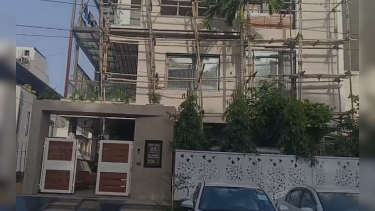 भोपाल में रिटायर्ड चीफ इंजीनियर जीपी मेहरा के ठिकानों पर लोकायुक्त का छापा, करोड़ों की संपत्ति का खुलासा भोपाल में रिटायर्ड चीफ इंजीनियर जीपी मेहरा के ठिकानों पर लोकायुक्त का छापा, करोड़ों की संपत्ति का खुलासा
