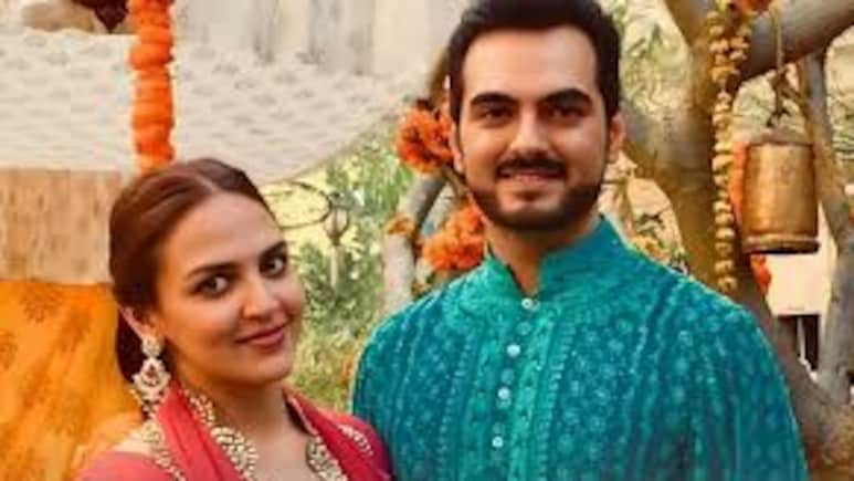 ईशा देओल ने एक्स हस्बैंड भरत तख्तानी को दी जन्मदिन की बधाई, साथ में किया डिनर, लिखा- 'मेरे बच्चों के पिता...'  