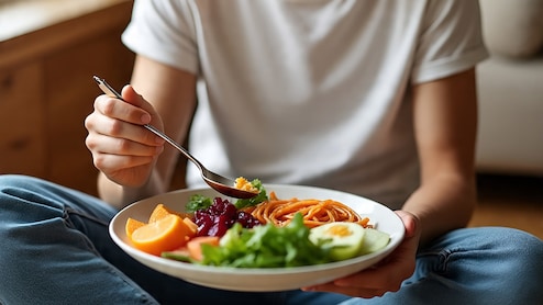 फर्श पर बैठकर खाना क्यों खाना चाहिए?