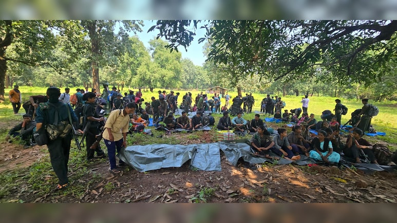 नक्सल लीडर रुपेश 200 से ज्यादा साथियों के साथ आज CM साय के सामने डालेगा हथियार, इनमें कई बड़े कैडर के नक्सली शामिल नक्सल लीडर रुपेश 200 से ज्यादा साथियों के साथ आज CM साय के सामने डालेगा हथियार, इनमें कई बड़े कैडर के नक्सली शामिल