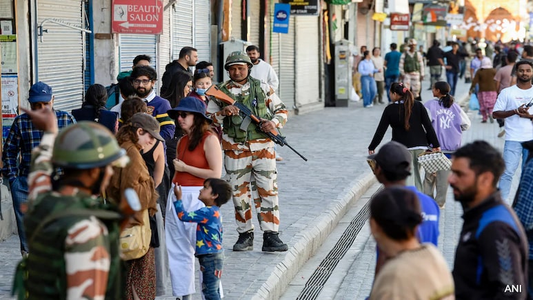 After Deadly Clashes, Shops Open In Leh As Curfew Relaxes After Deadly Clashes, Shops Open In Leh As Curfew Relaxes