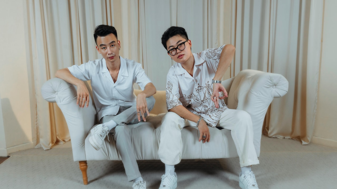 You can also try white jeans for a fresh change to your wardrobe